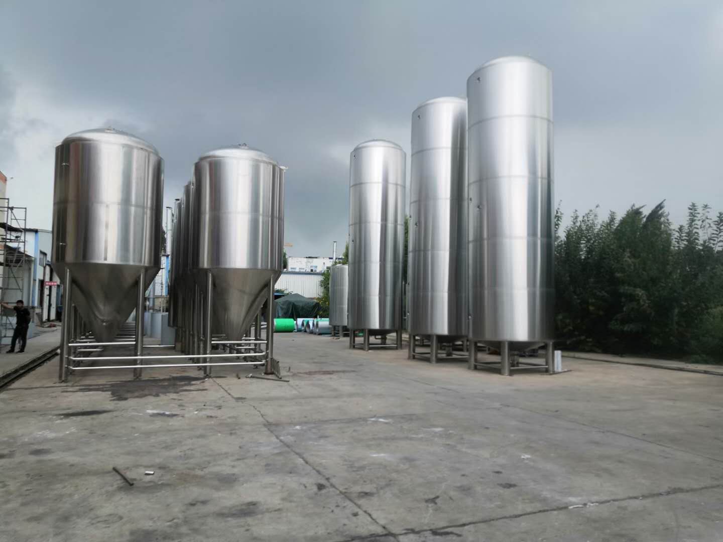 5000L Beer making tanks.jpg